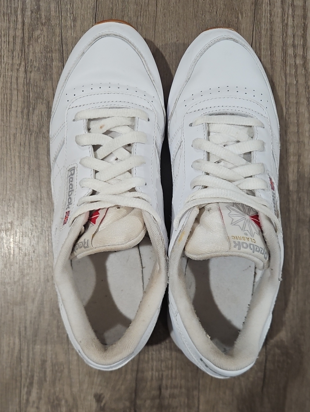 Reebok White Leather Women's Sneakers with Gum Outsole size 8.5 - Picture 9 of 11